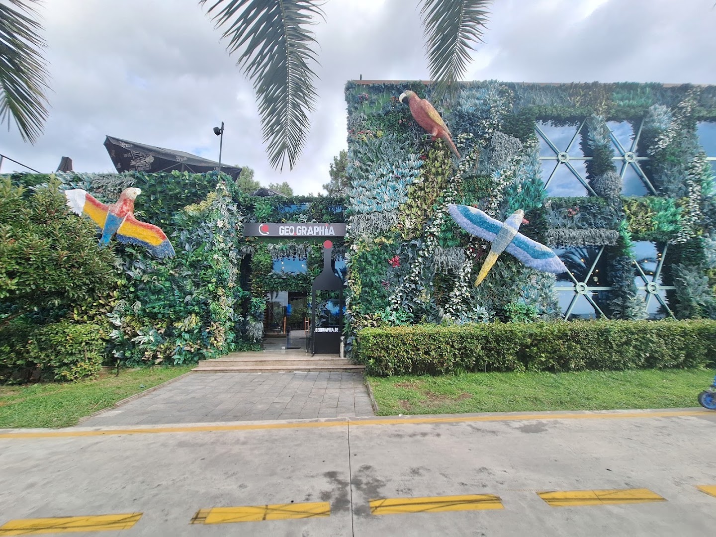 Geo.graphia: clear exterior shot of venue