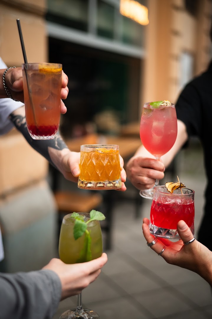 Level: high quality, appealing cocktail photo