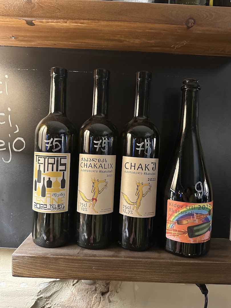 Midi Wine Bar: clear display of wine selection