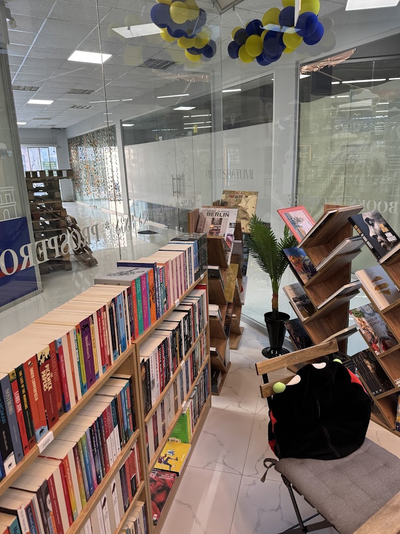 Prospero's Books Batumi: clear view of shop interior