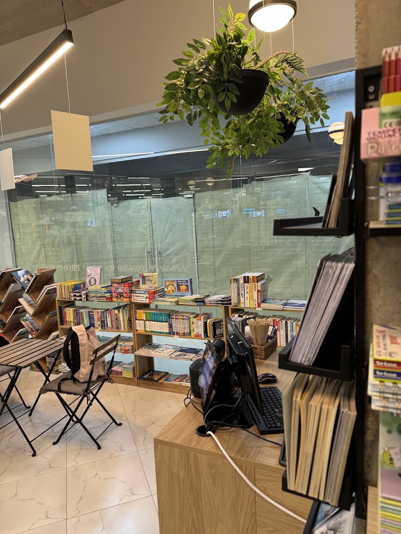 Prospero's Books Batumi: clear view of shop interior