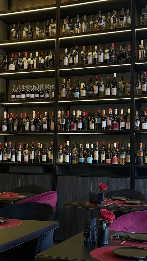 Pure Wine: professional shot of bar interior