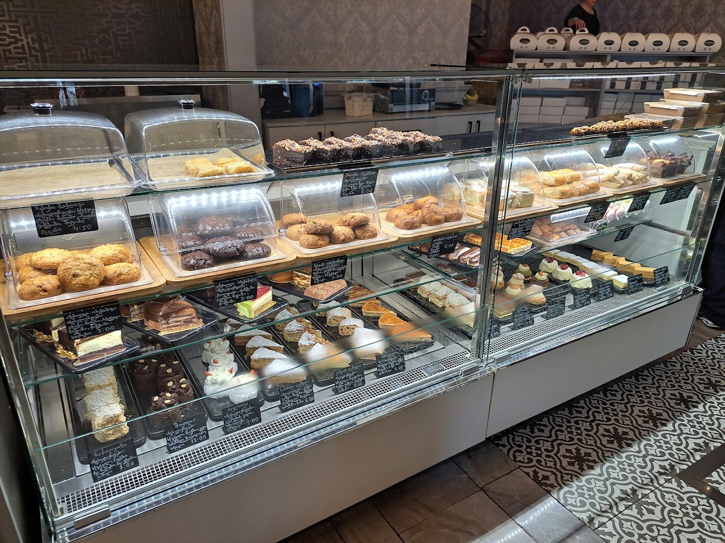 Sable: clear display of food items