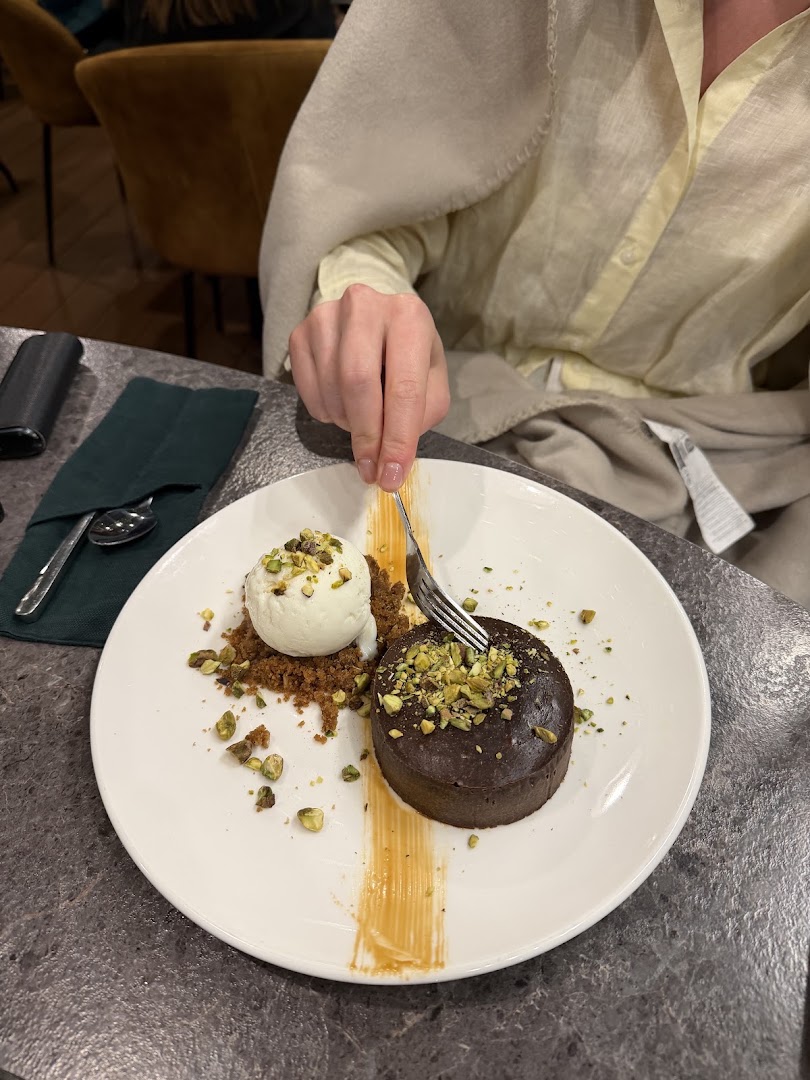 Sable: appetizing photo of dessert