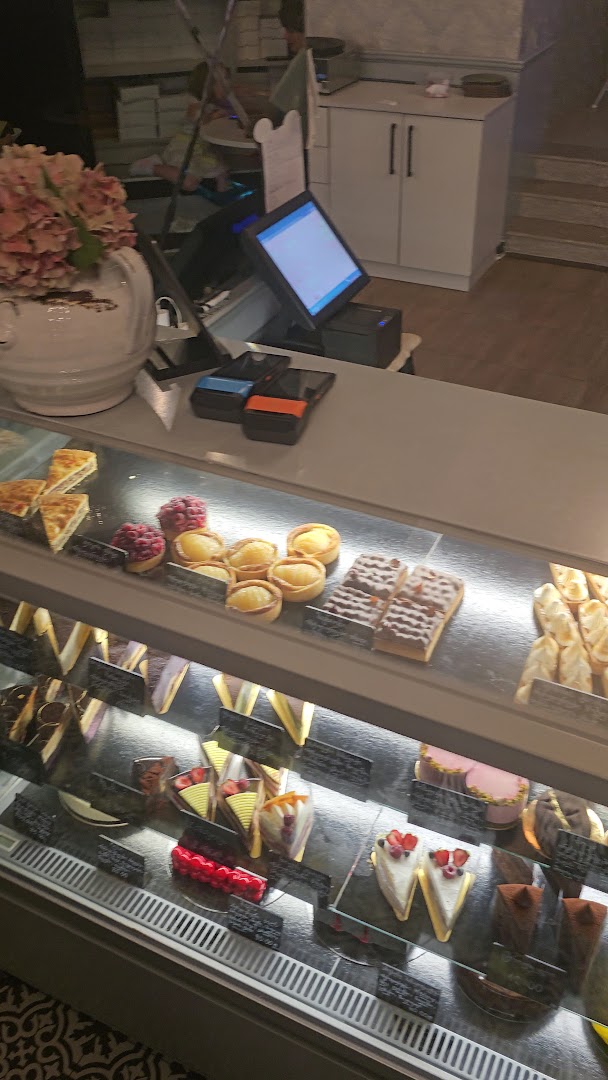 Sable: appetizing display of food items