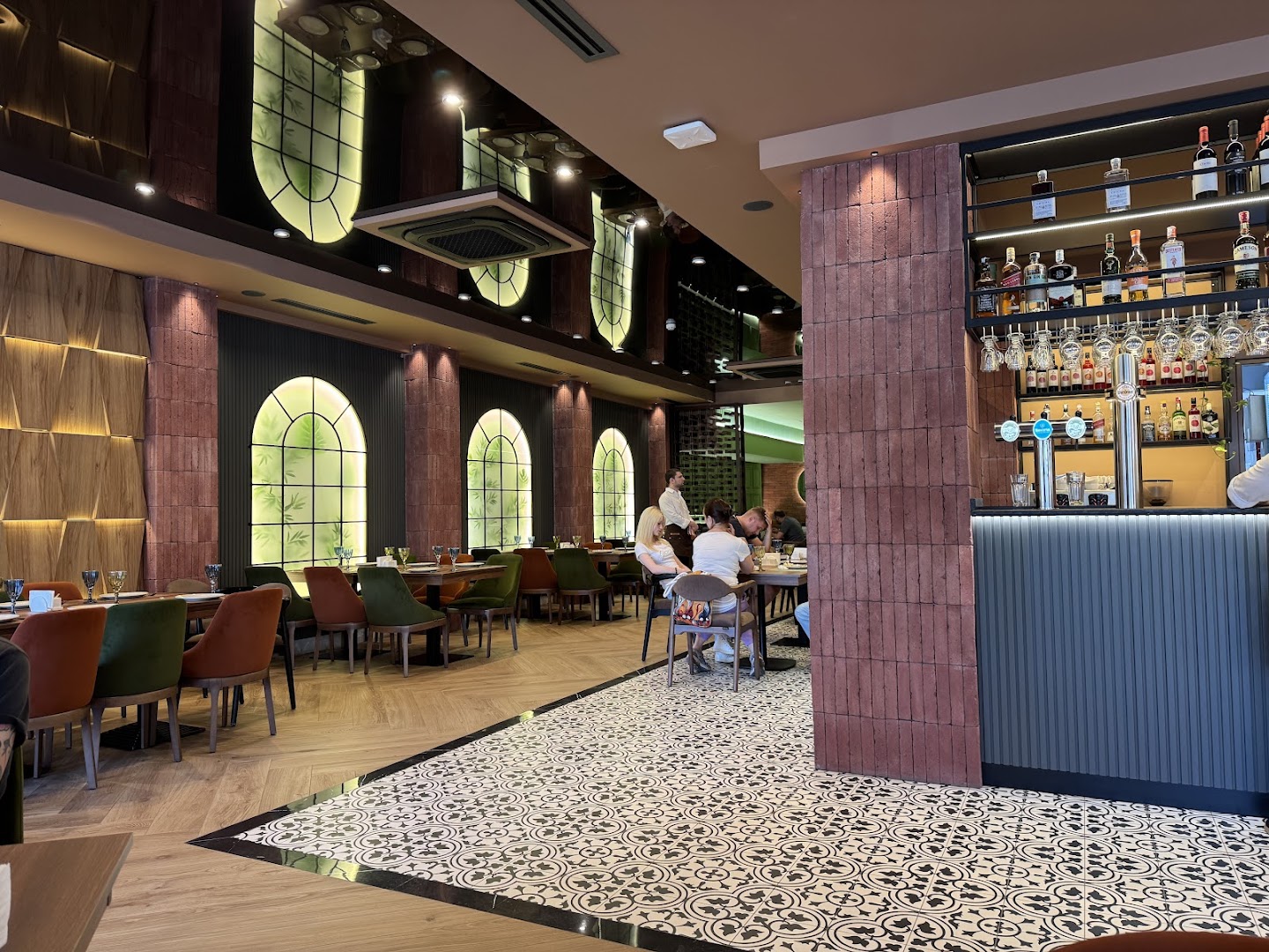 Tanini: high quality interior atmosphere shot