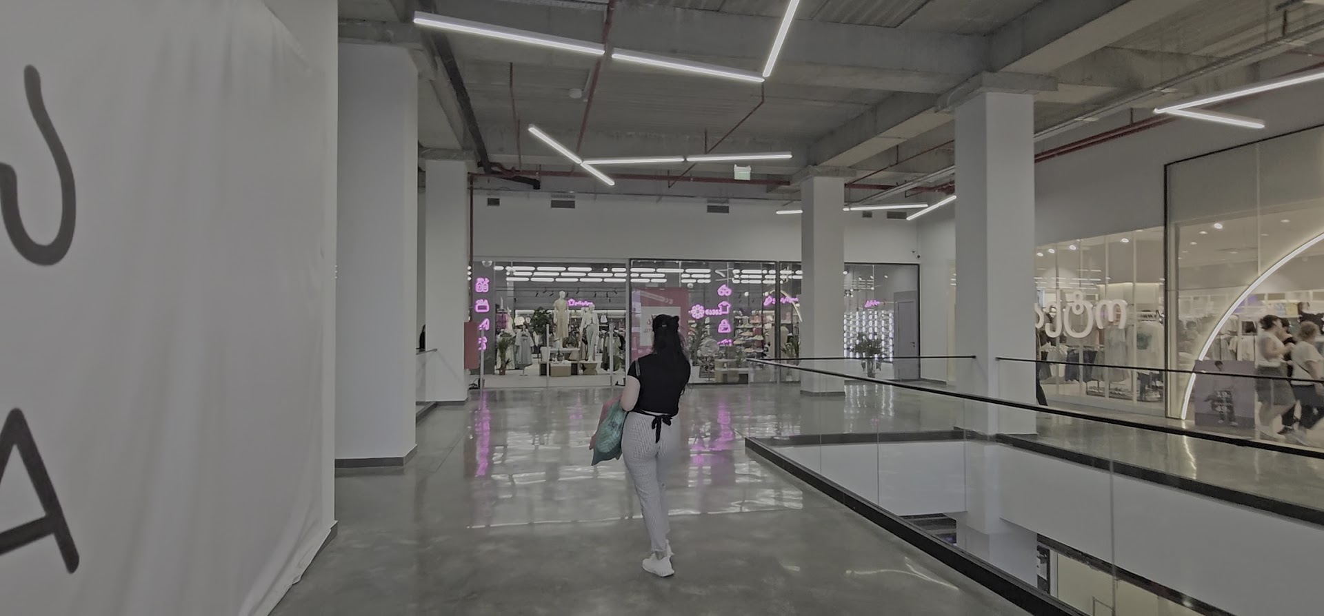 Gori Mall: clear view of mall interior