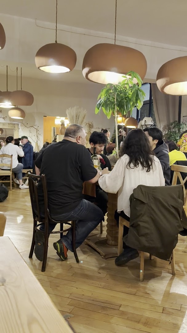 Gala: inviting restaurant atmosphere