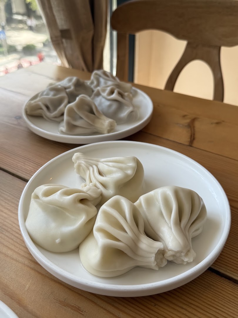 Gala: appetizing photo of restaurant food
