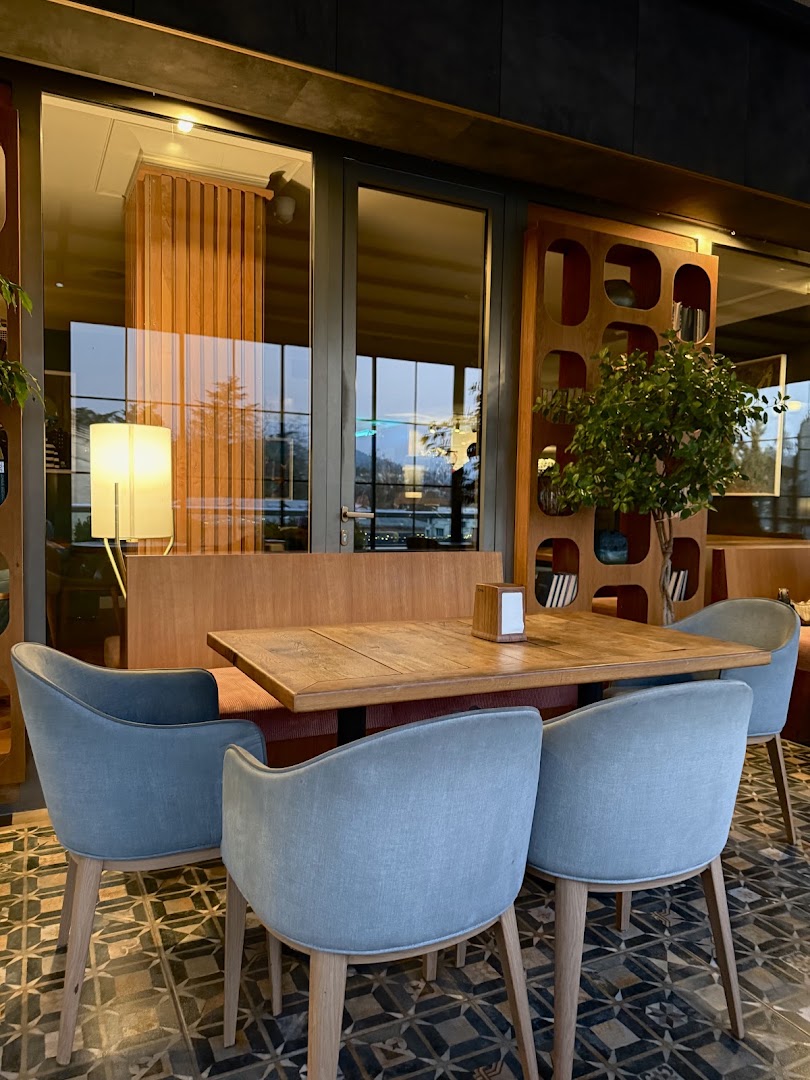Gallery Terrace: inviting and professional venue photo