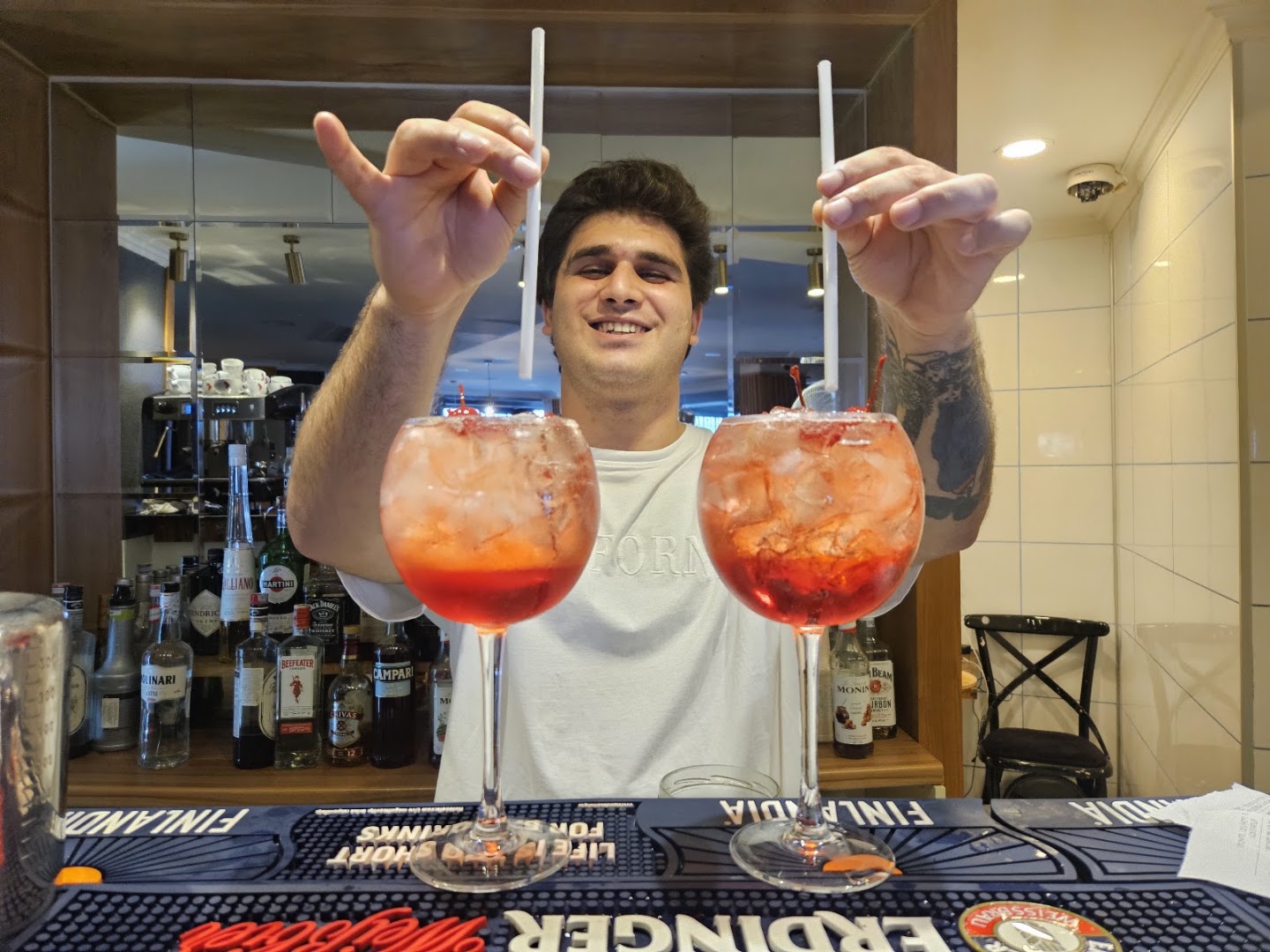 Gallery Terrace: professional staff and drink presentation