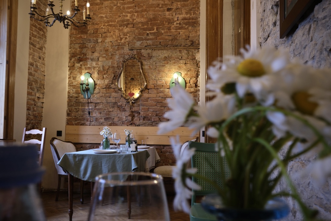Maisis Ezo: beautiful atmospheric restaurant interior shot