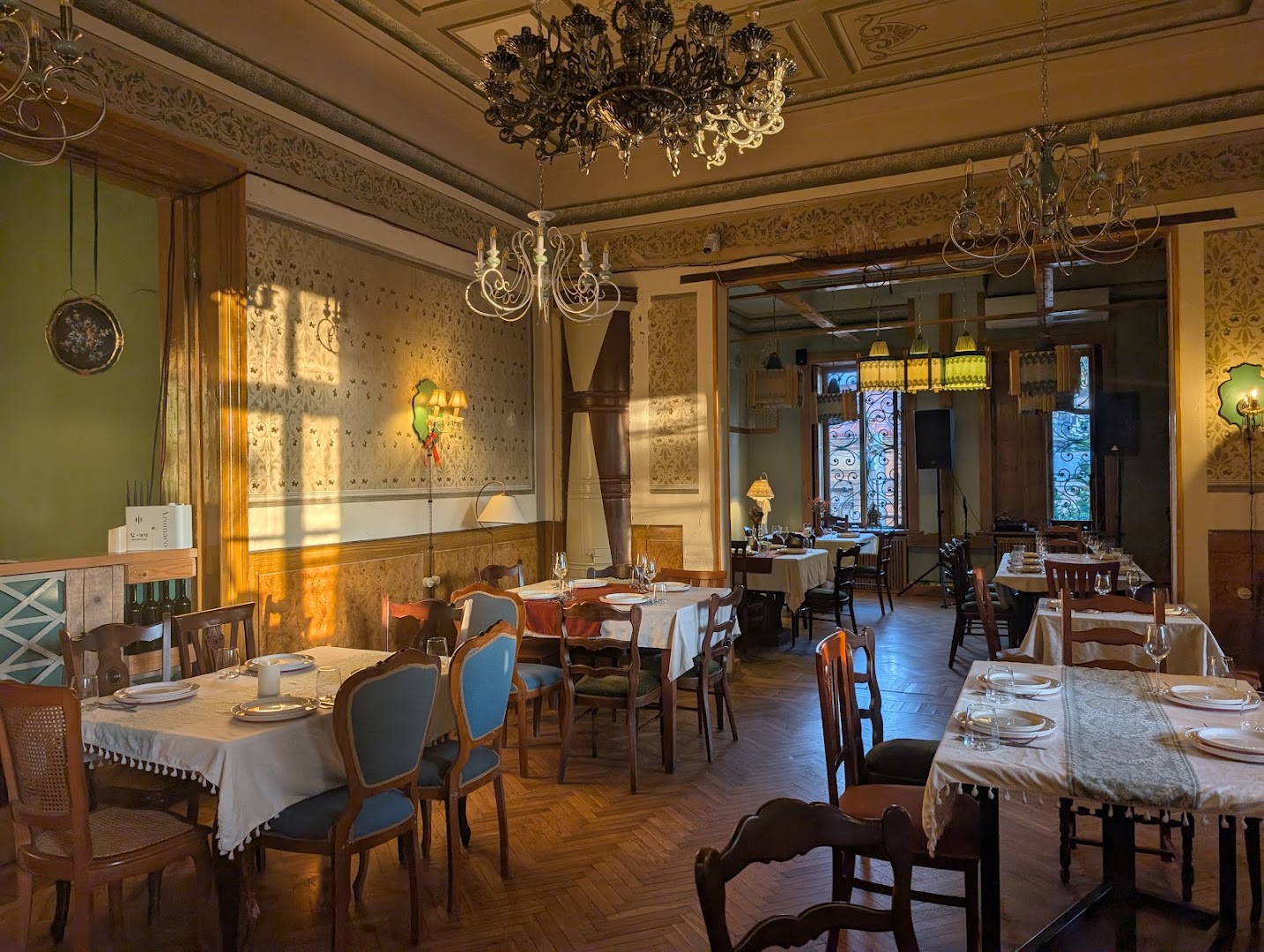 Maisis Ezo: beautiful interior with inviting atmosphere