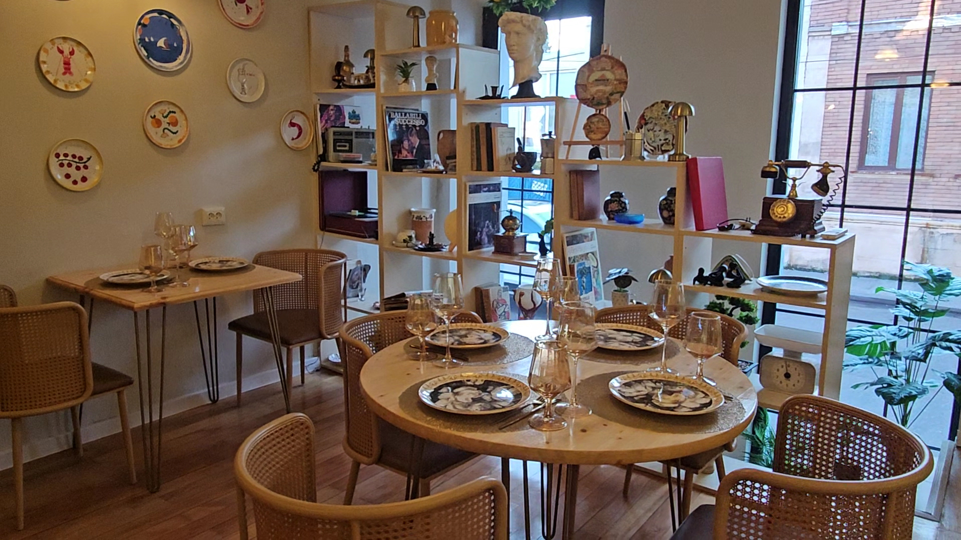 Pasta La Vista: inviting and well-composed restaurant interior