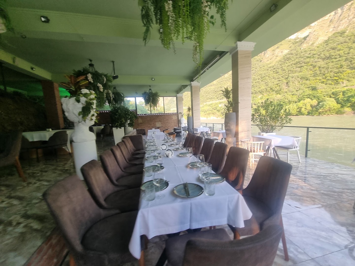 Bagineti Bar and Grill: attractive restaurant terrace with view