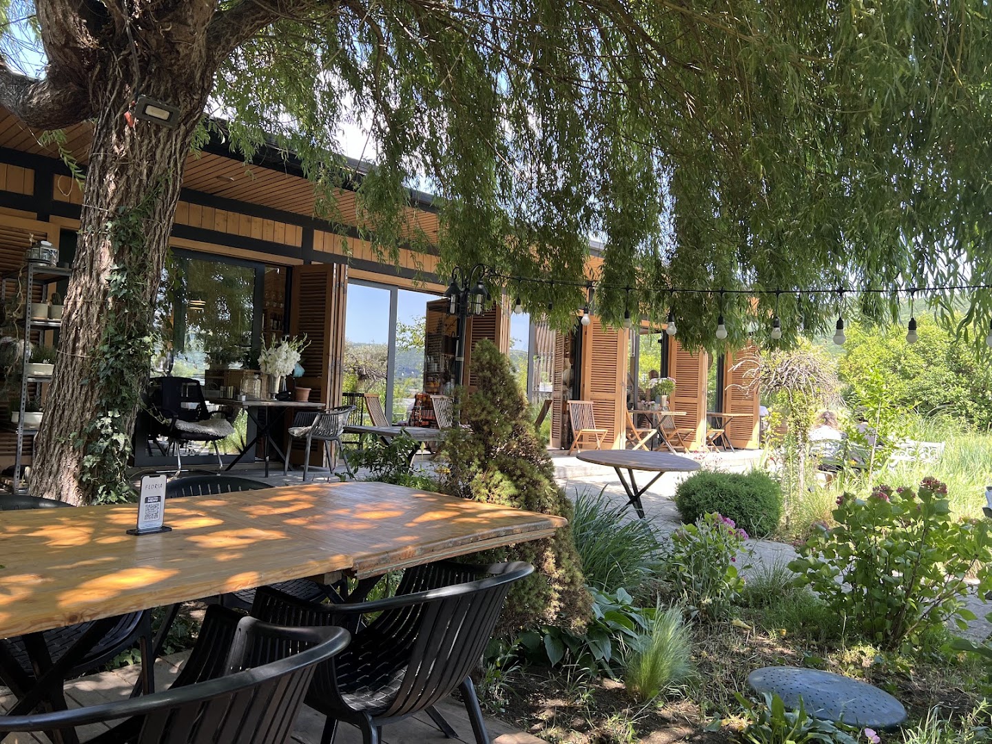 Floria by Laliko: attractive and inviting restaurant terrace
