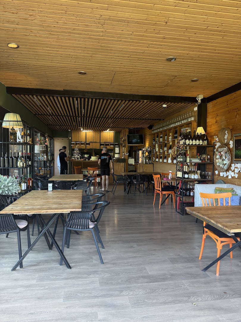 Floria by Laliko: clear view of restaurant interior