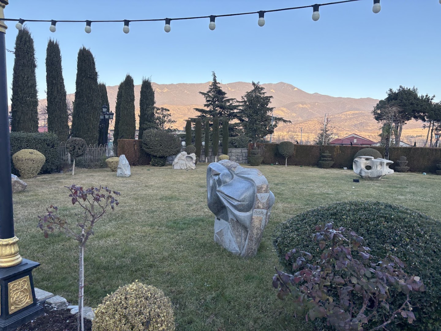 Marani Hall: beautiful outdoor garden atmosphere