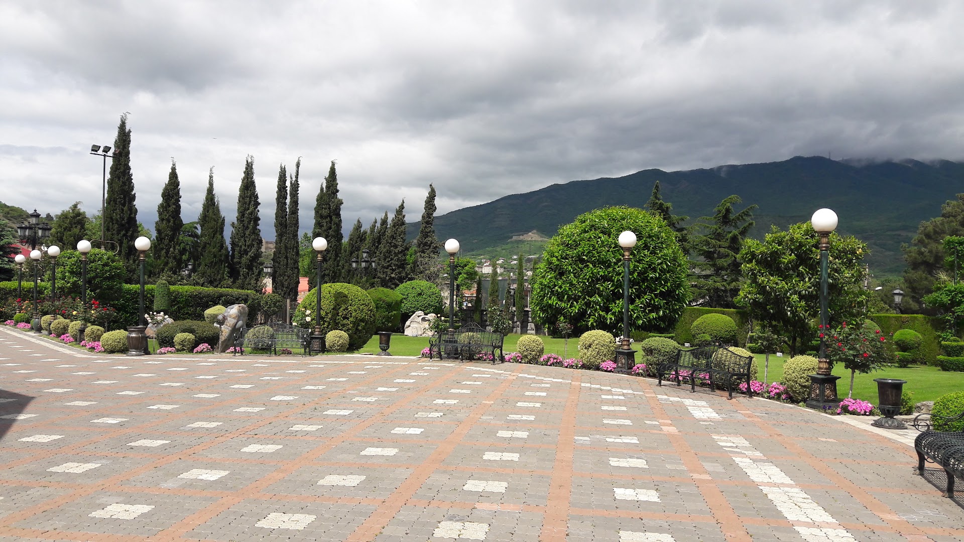 Marani Hall: beautiful outdoor terrace and garden