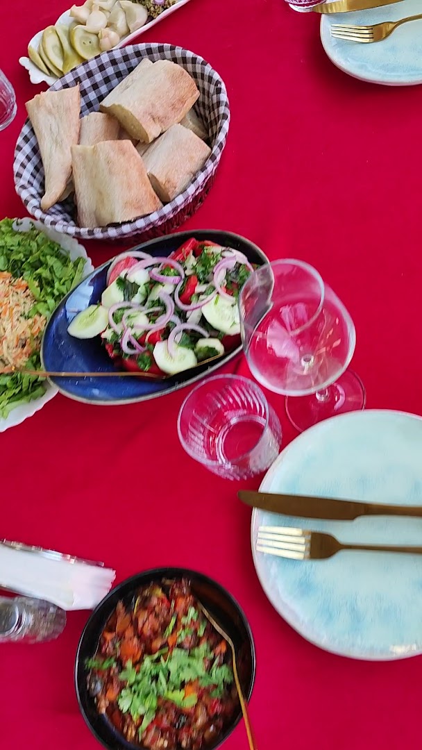 Beyond the Nine Mountains: appetizing food and clean presentation