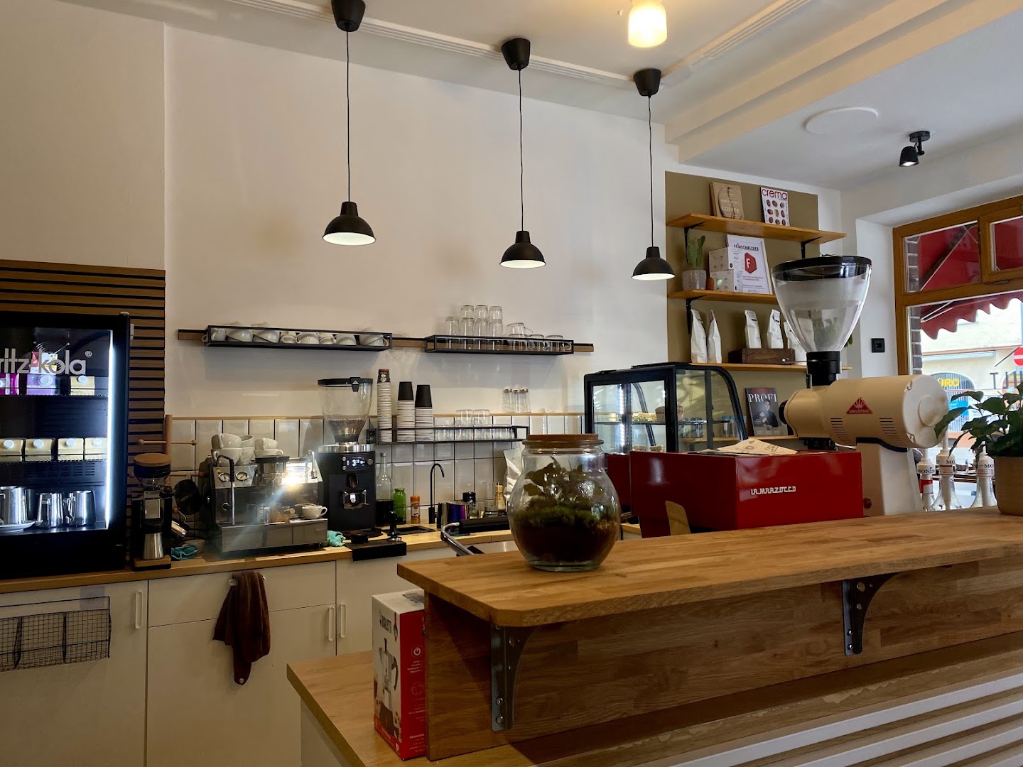 Café Röstkult: clean, professional interior cafe shot