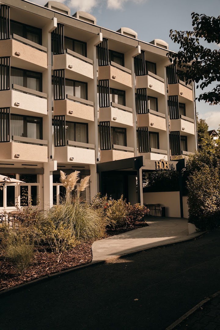 Das HOB: professional exterior shot of hotel