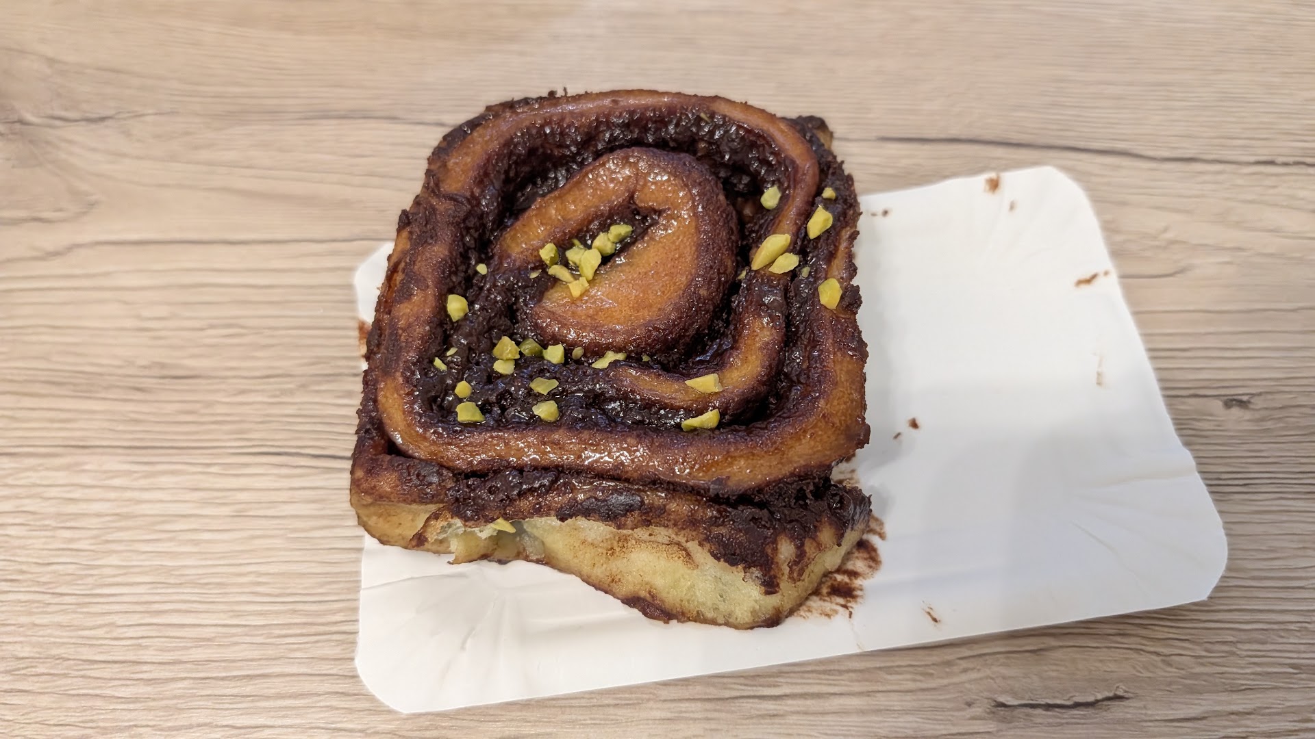 Hausbrot: appetizing product photo of pastry