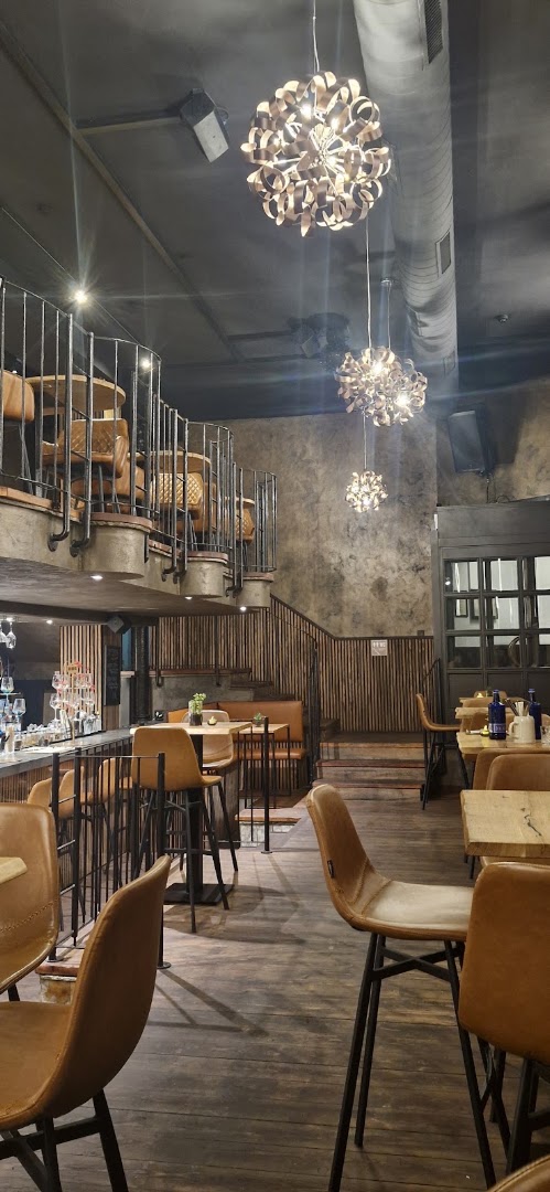 Sand & Anders: inviting bar interior atmosphere
