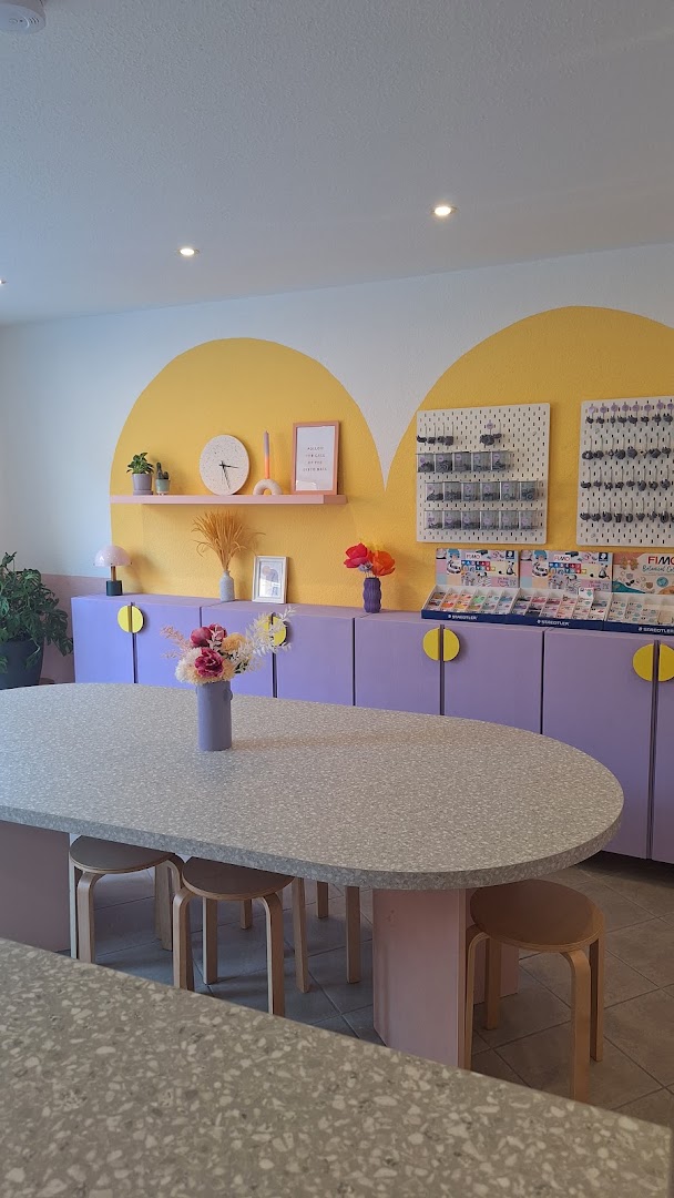 Schnick Schnack Schön: clear, inviting shop interior photo