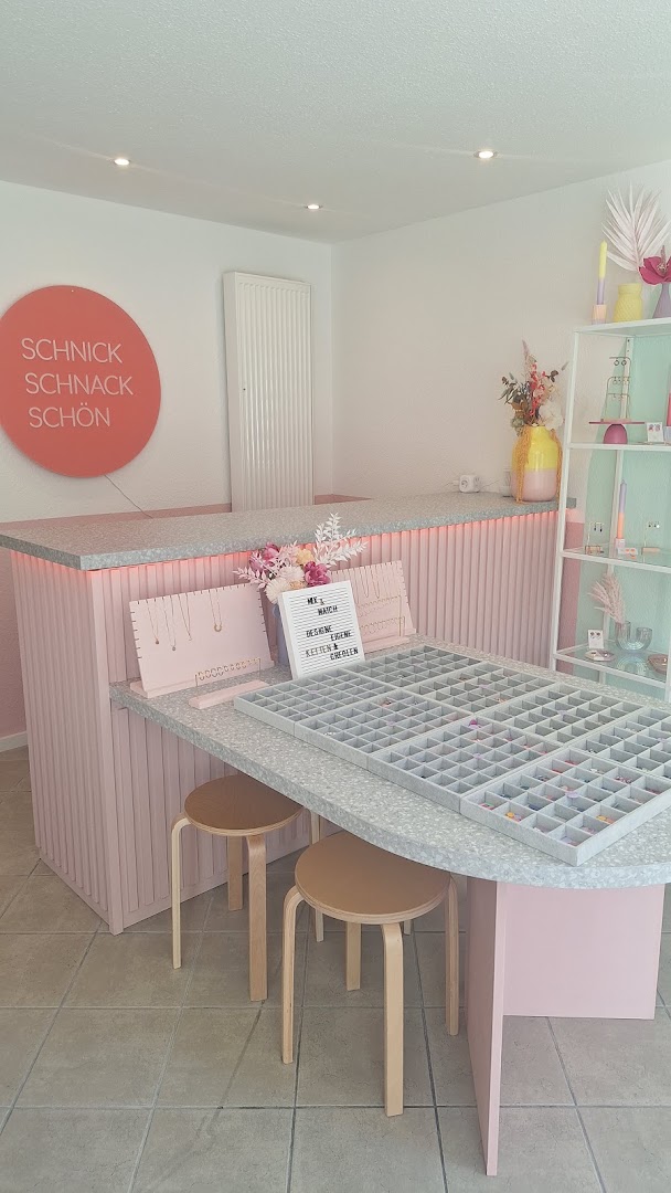 Schnick Schnack Schön: clear, inviting shop interior photo
