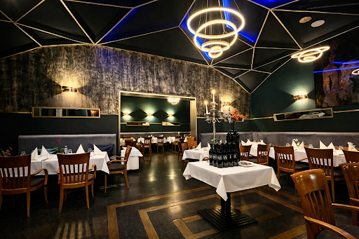 Moon Exquisite: high quality interior restaurant shot