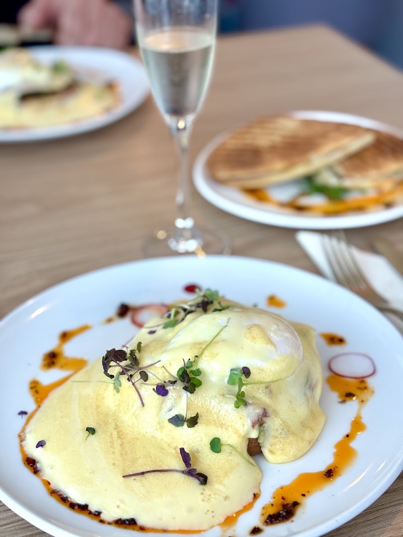 ALMA: appetizing, high-quality food photography