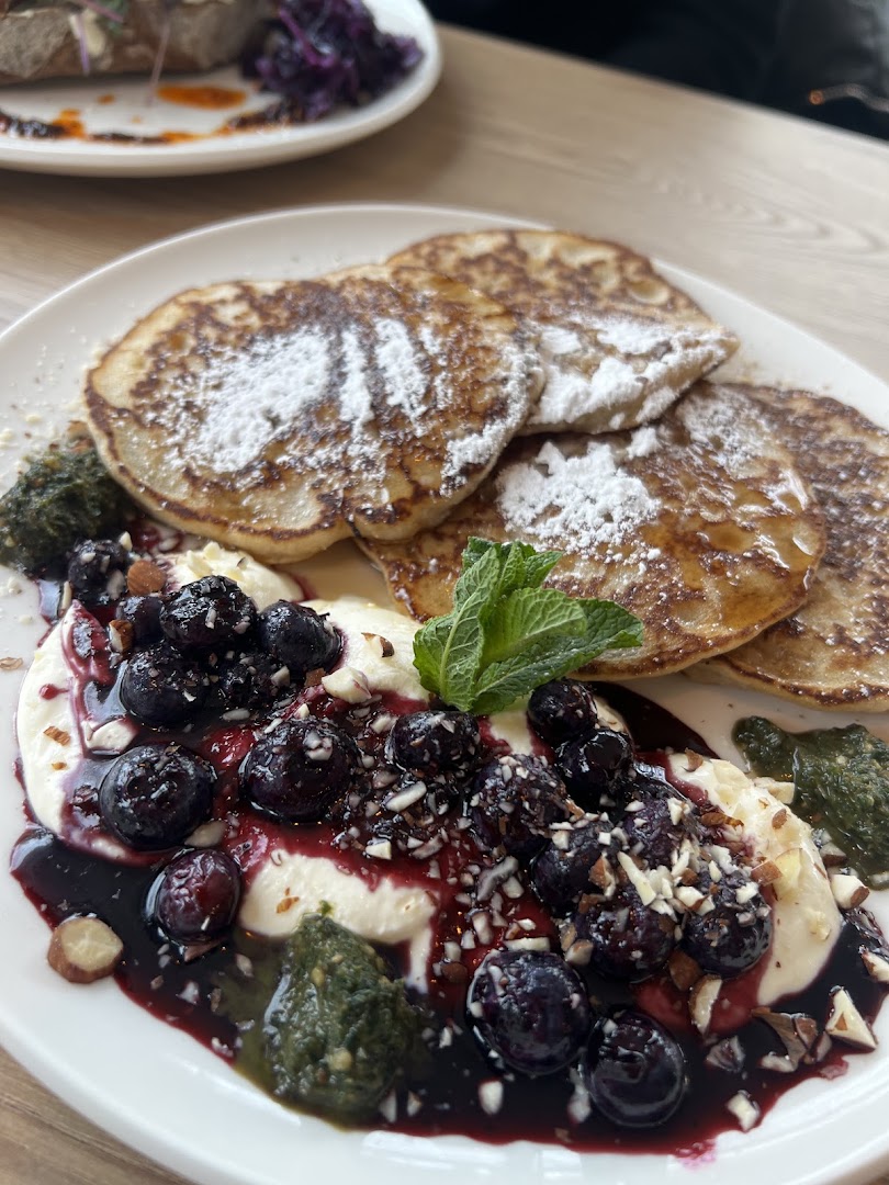 ALMA: appetizing, high-quality food photography