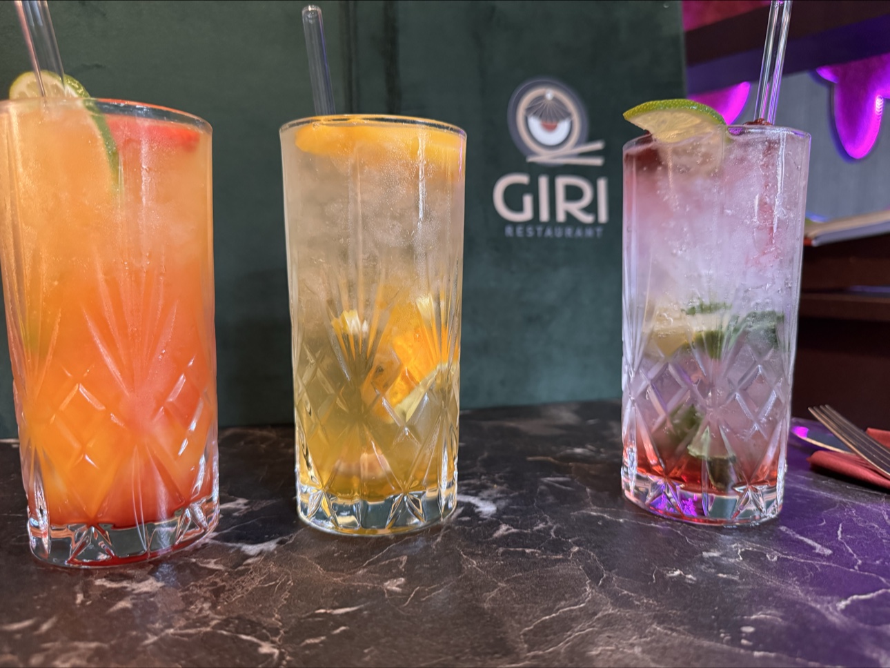 GIRI: appetizing drinks with clear branding