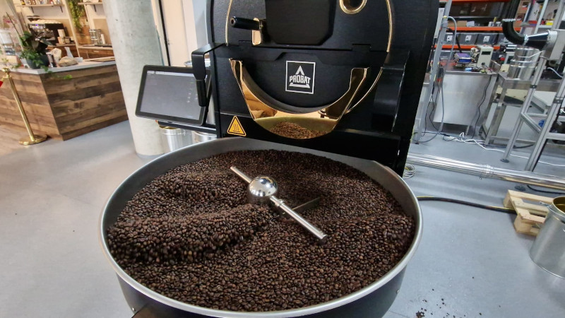 Kaffeekraftwerk: professional photo of coffee roasting