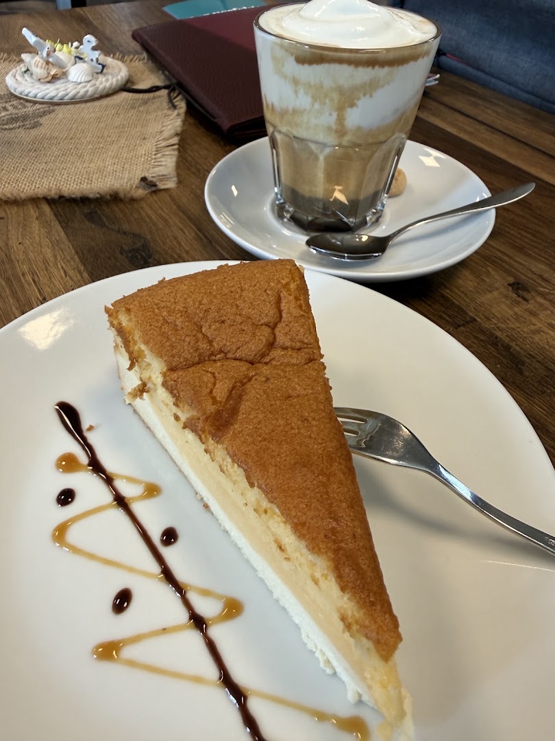 Kaffeekraftwerk: appetizing photo of food and drink