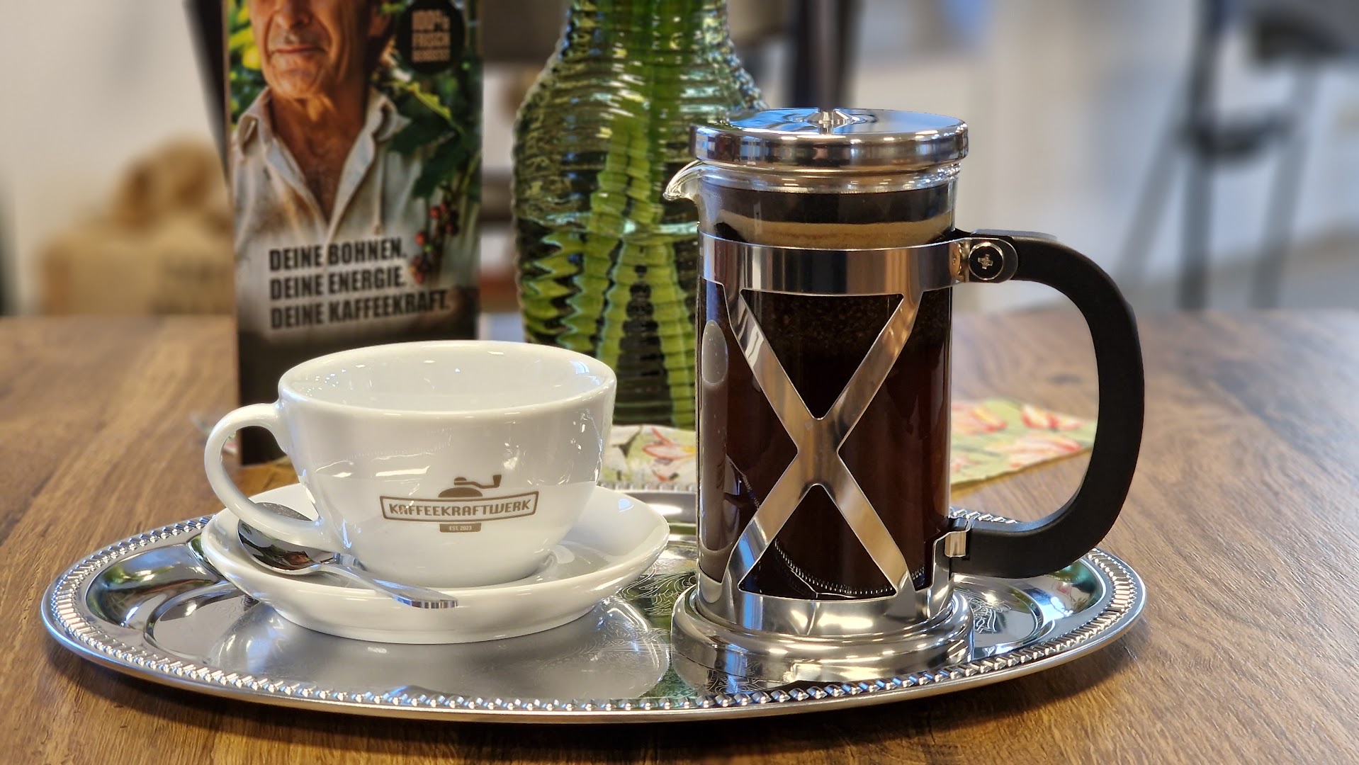 Kaffeekraftwerk: appetizing coffee presentation and branding