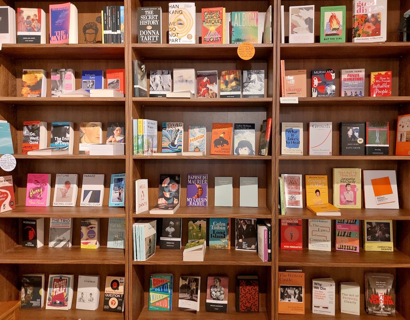 Read The Room: clear display of book collection