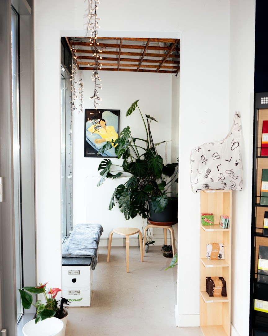 Read The Room: inviting and professional gallery interior
