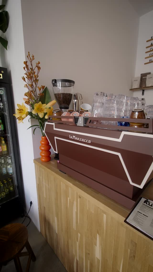 Café Kubo: clean shot of coffee equipment