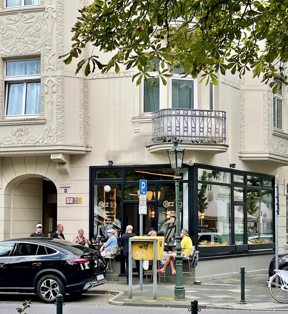 Chez Lio: clear exterior shot of restaurant