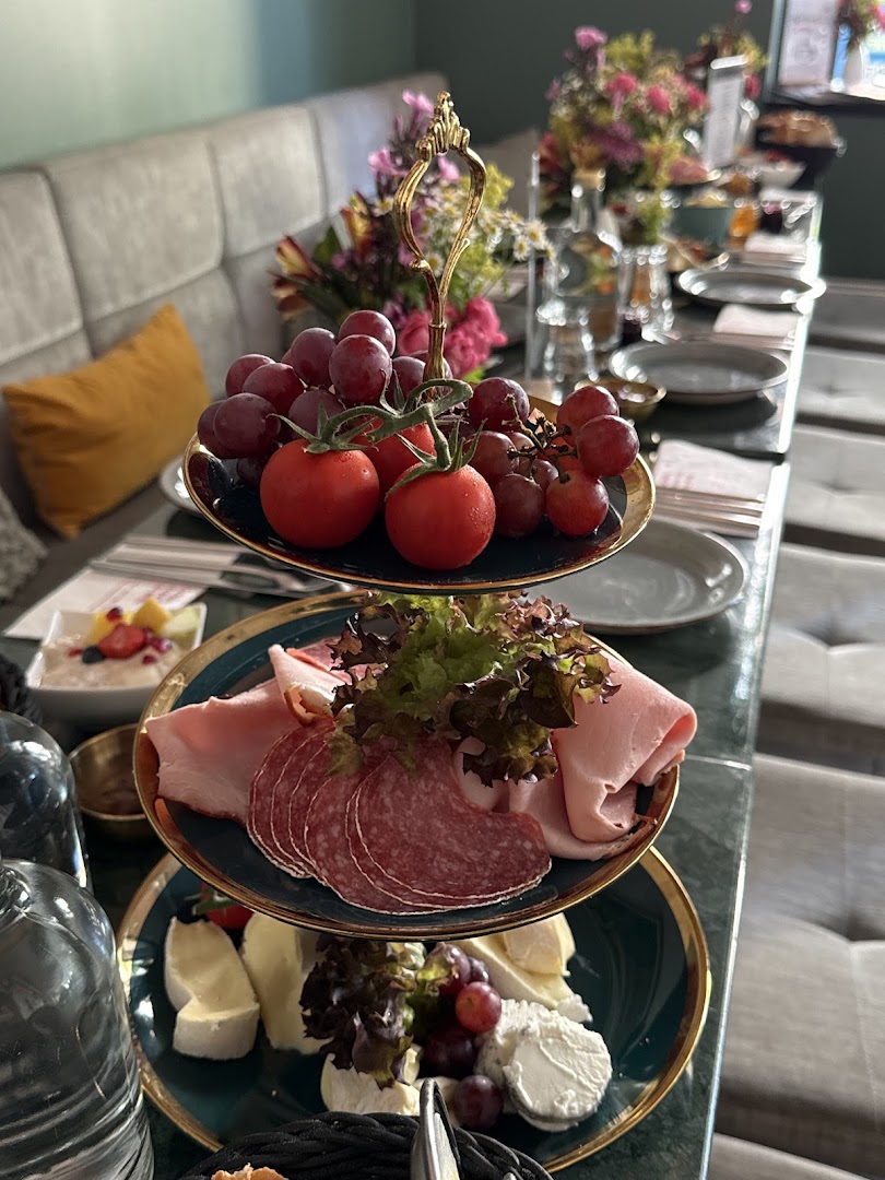 Chez Lio: appetizing food presentation in venue
