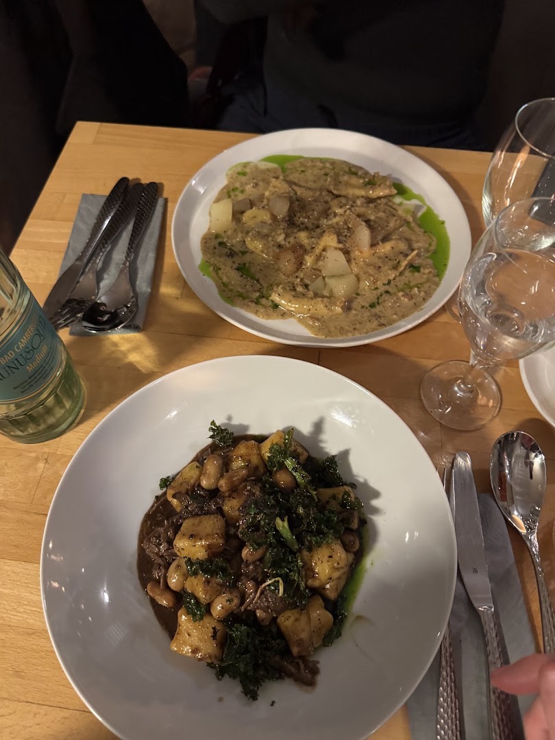 ela: clear, appetizing food photography