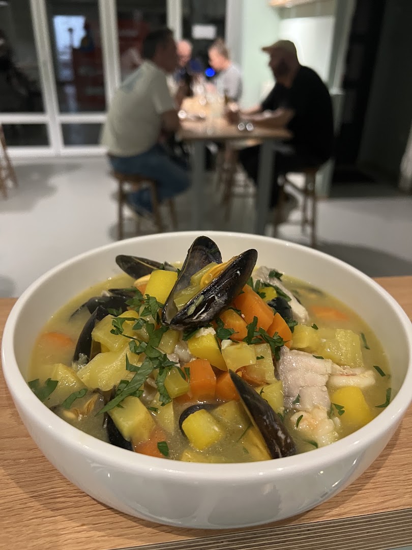 LoKarl: appetizing food photo in restaurant