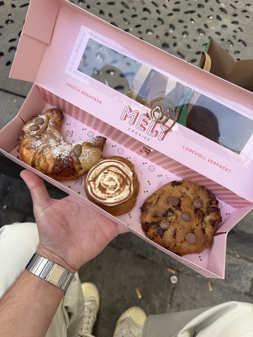MELT Cookies: appetizing product photo in packaging