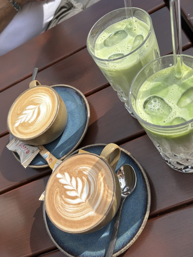 Bohnea Café & Rösterei: appetizing photo of cafe drinks