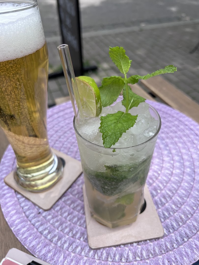 Café Rosé: appetizing photo of drinks served