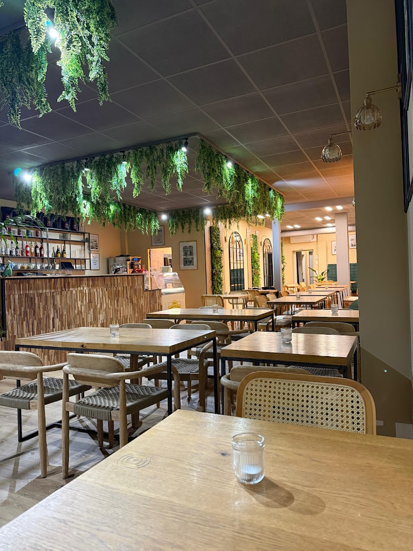 Desserado: clear, inviting interior atmosphere