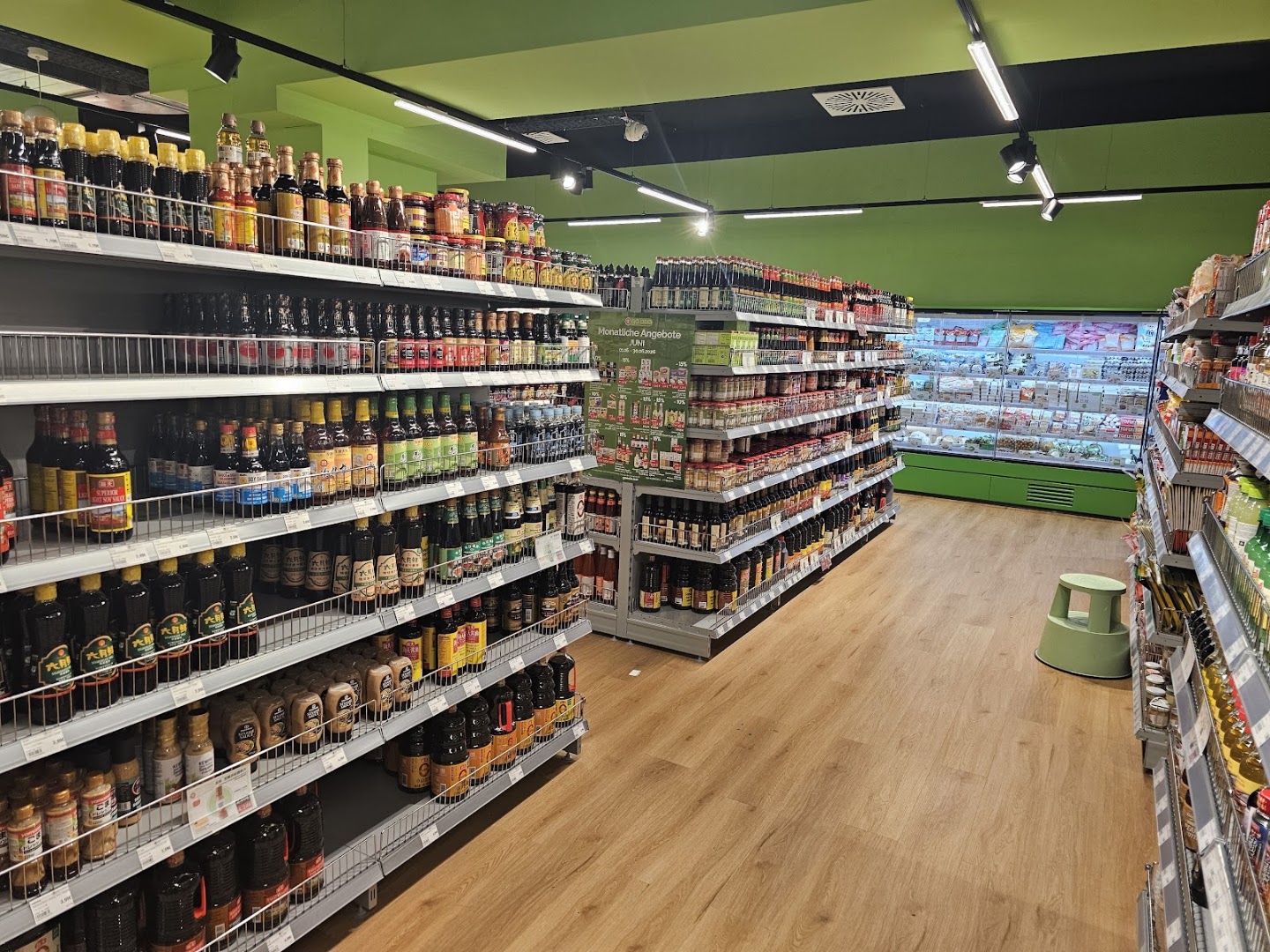 Go Asia Erfurt: clear view of shop interior