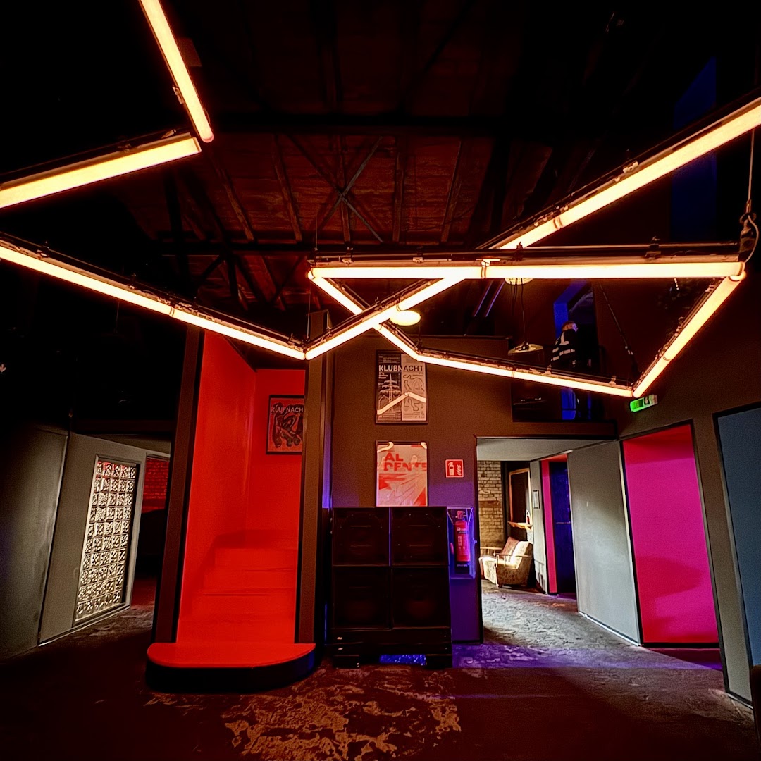 Kalif Storch: atmospheric interior of cultural venue